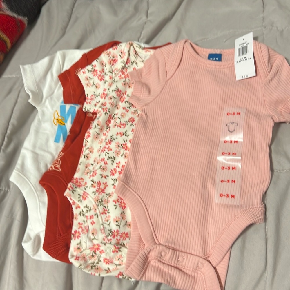 NWT Old Navy Baby Bodysuit Set of 4